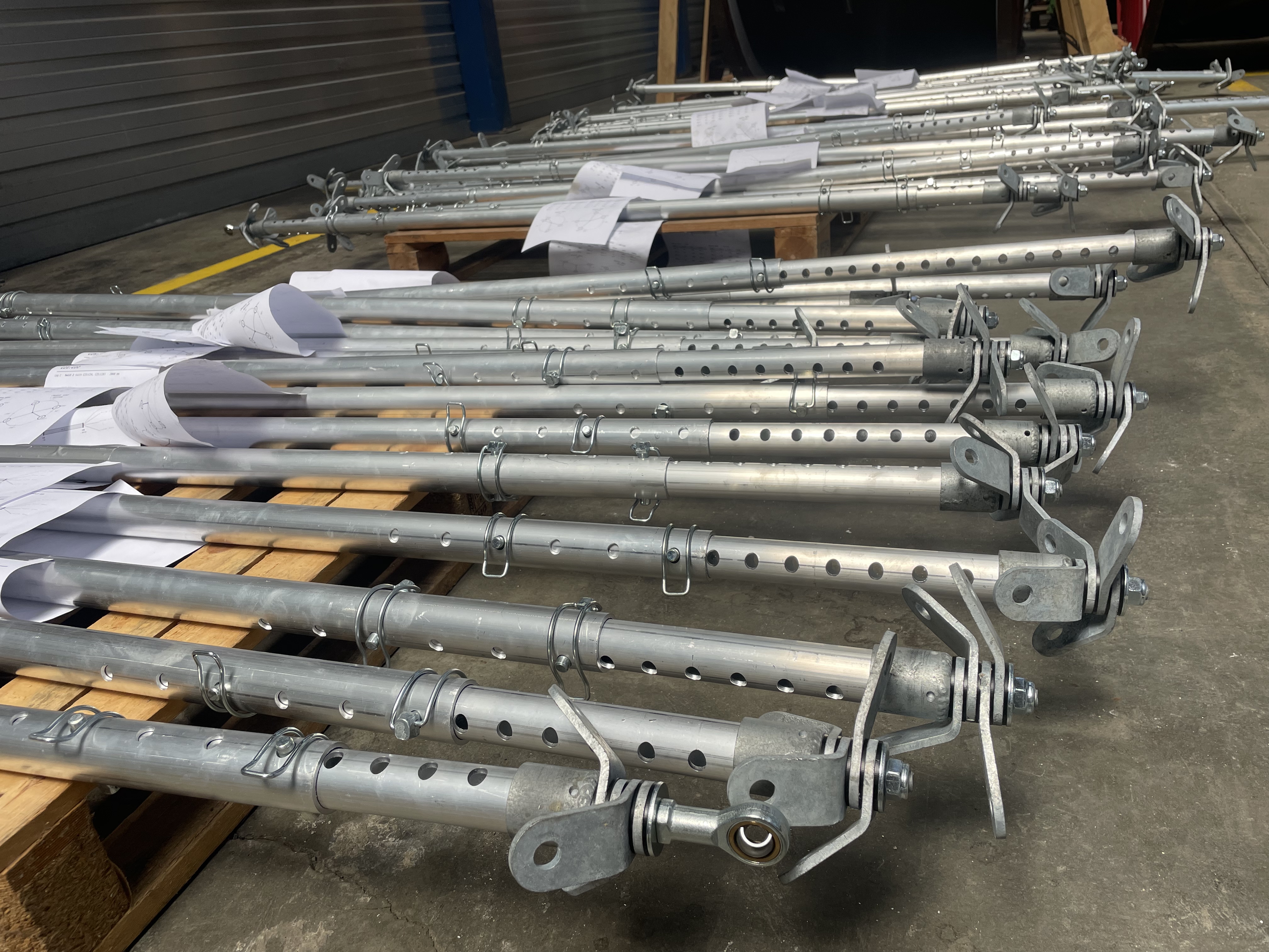 caps on struts
